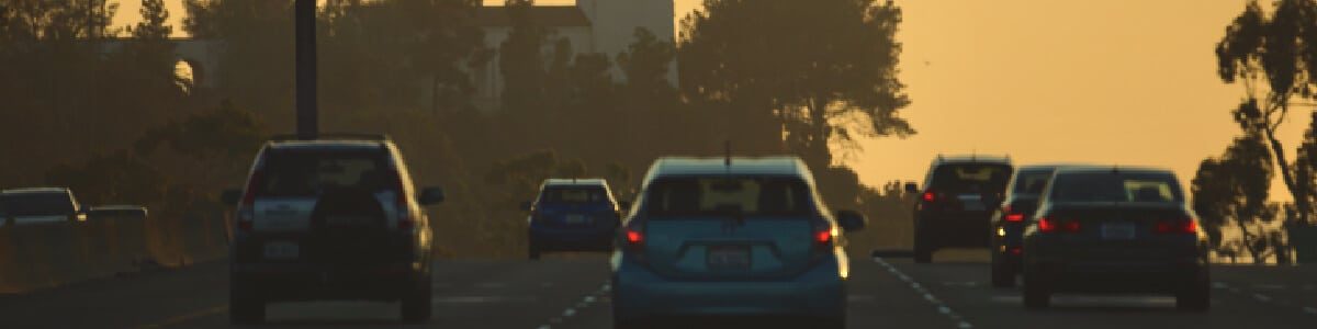 coches en carretera